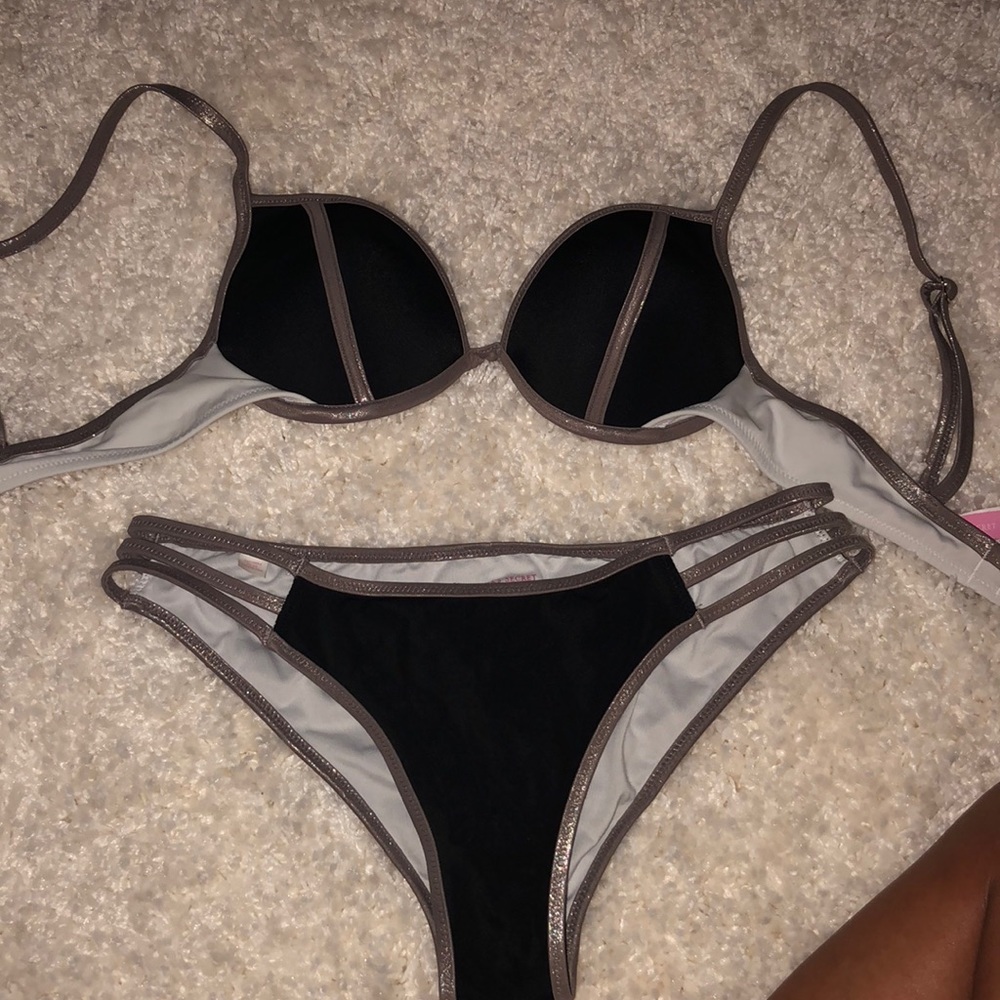 ***VICTORIAS SECRET BIKINI SIZE SMALL***